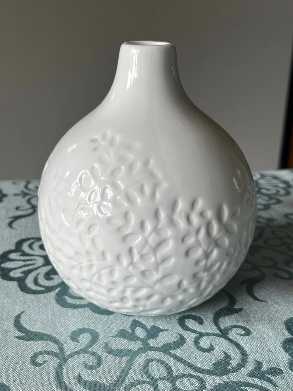 Crate&Barrel botanical leaf floral off white embossed Ceramic 5” Globe Vase